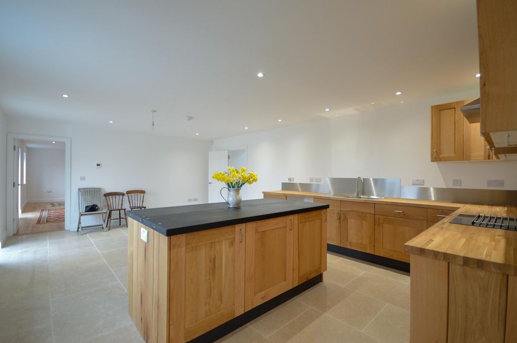 Property photo 3 of 17 Kitchen