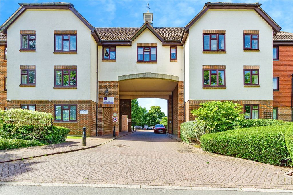 Main Road Biggin Hill Westerham TN16 1 Bed Flat For Sale 170 000 Main Road Biggin Hill Westerham TN16 1 Bed Flat For Sale 170 000