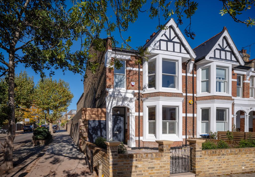 Property photo 2 of 33 Front Exterior