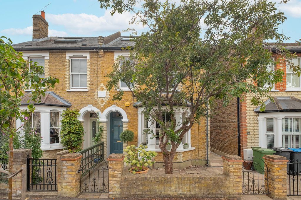 Property photo 1 of 18