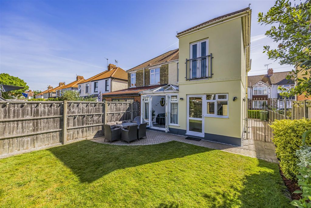 Property photo 1 of 16 85 Vernon Road, Copnor, Portsmouth-Porticomarketin