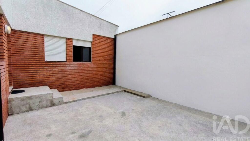 Property photo 2 of 27