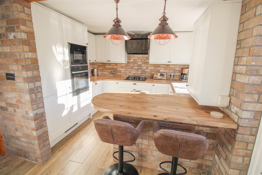 Property photo 2 of 12 Img_8033.Jpg