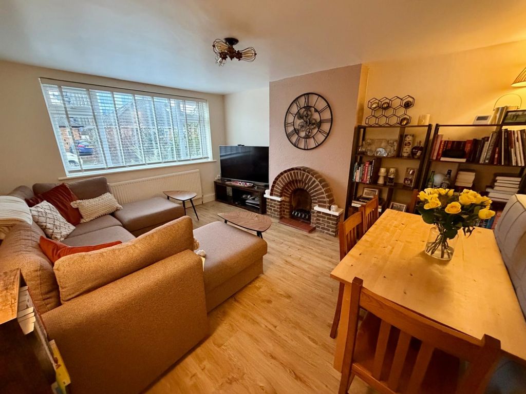 Property photo 2 of 7 Lounge