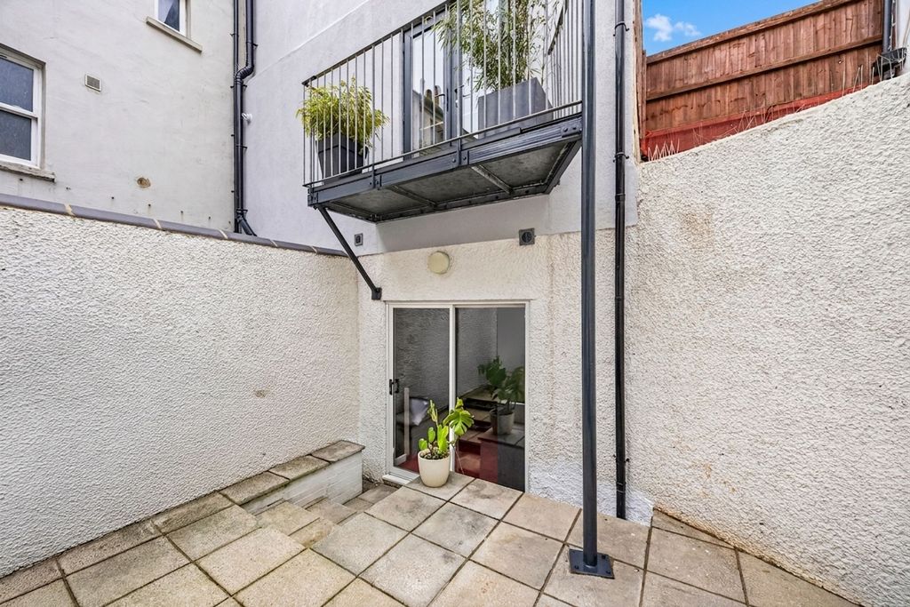Property photo 3 of 34