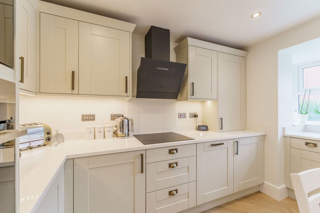 Property photo 3 of 28