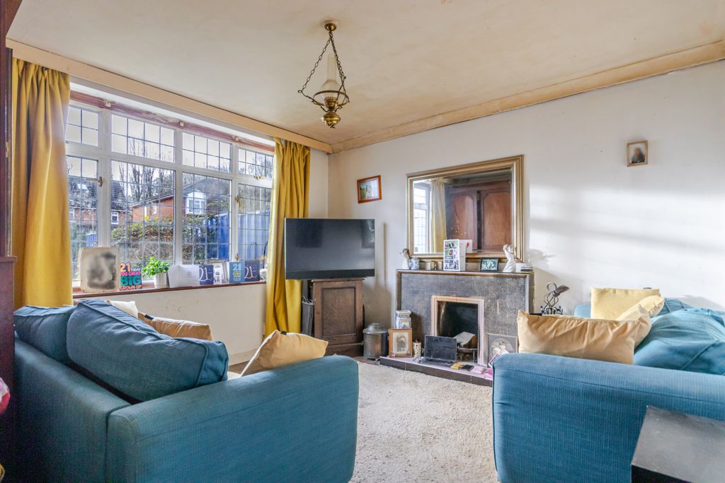 Property photo 2 of 22 Living 1