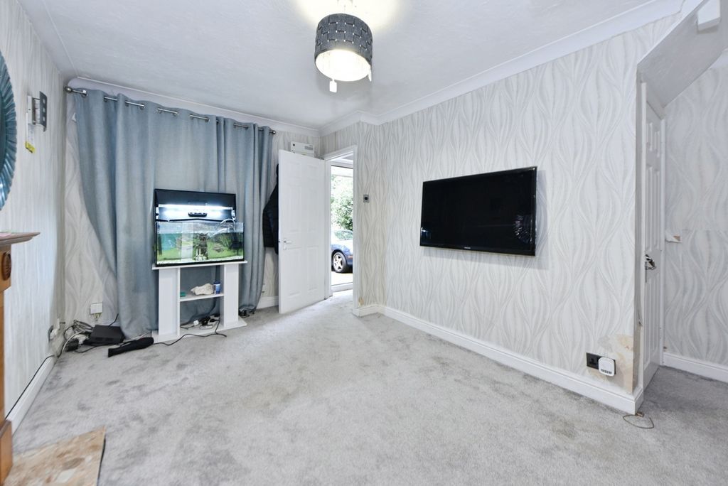Property photo 2 of 16 Lounge
