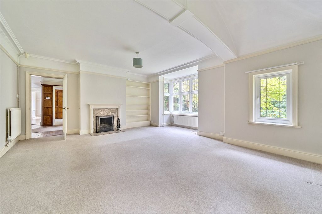 Property photo 3 of 19 Reception