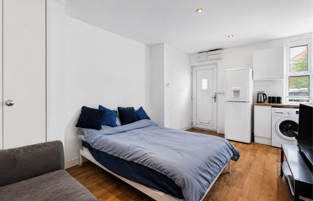 Property photo 1 of 5