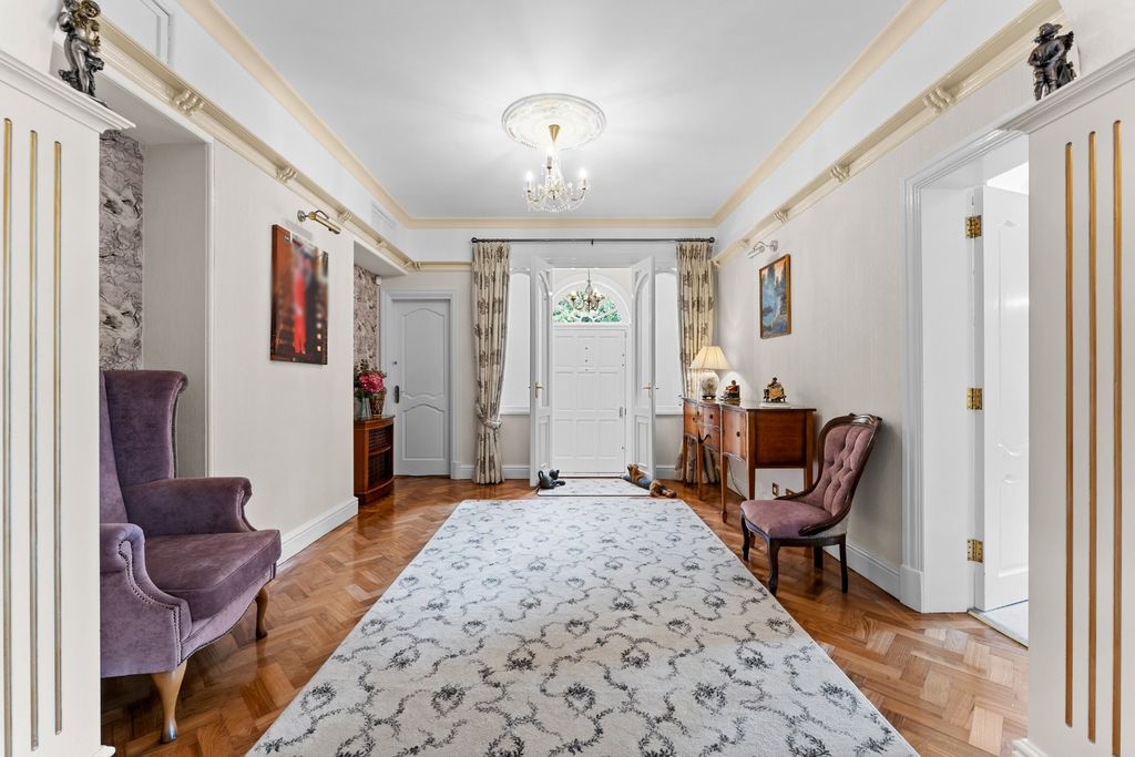 Property photo 2 of 35 Hall