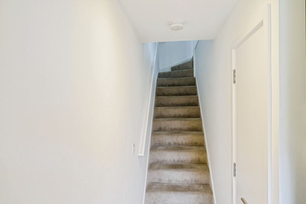 Property photo 3 of 20 Upstairs