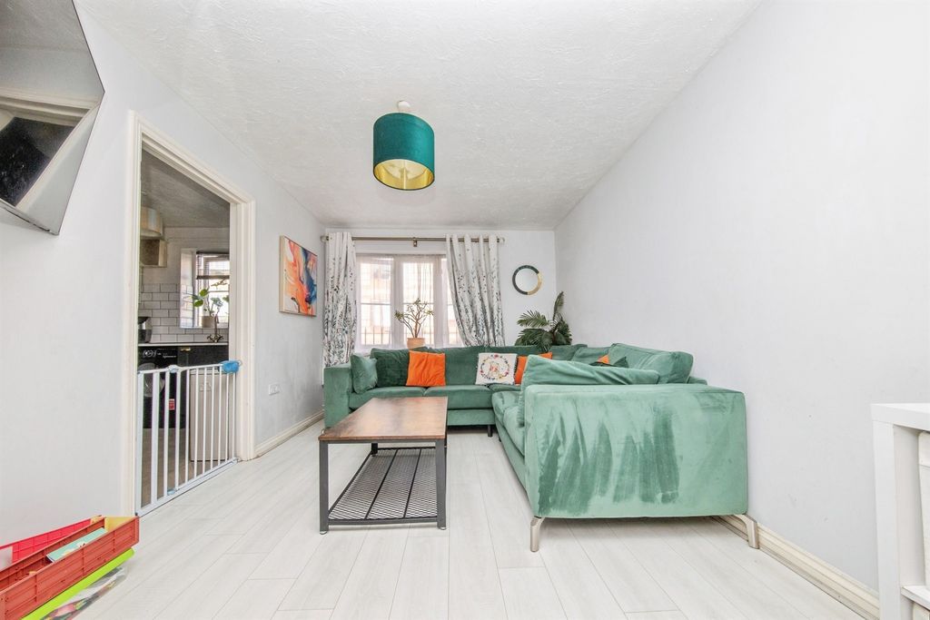 Property photo 2 of 12