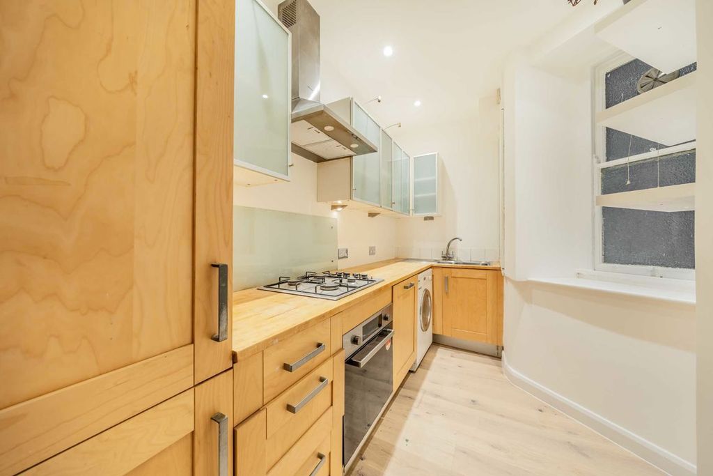 Property photo 3 of 6