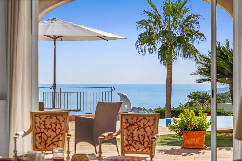 Property photo 1 of 20 Sainte-Maxime: 5-Bedroom Villa With Pool And Magnificent Views Between Sky And Mediterranean