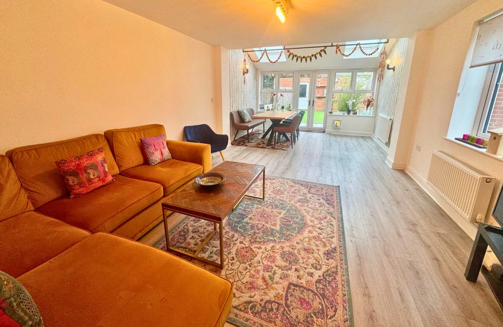 Property photo 2 of 19 4299974