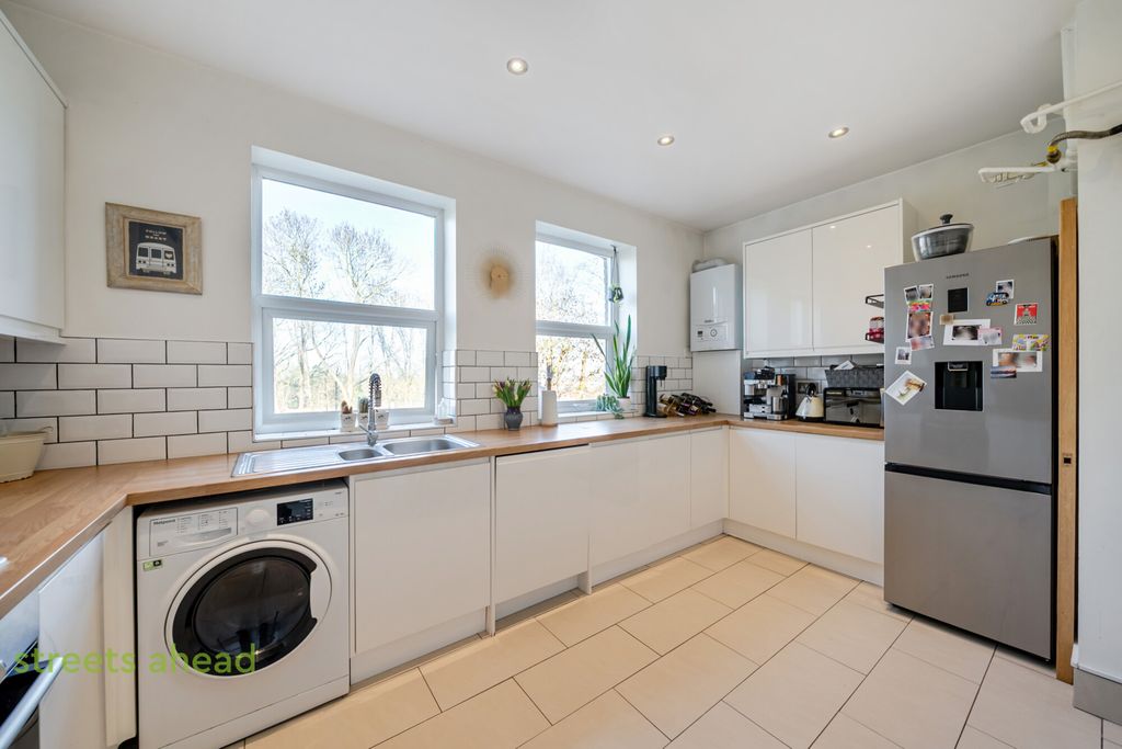 Property photo 3 of 17 Acd032E5-Fbf8-4Bf...