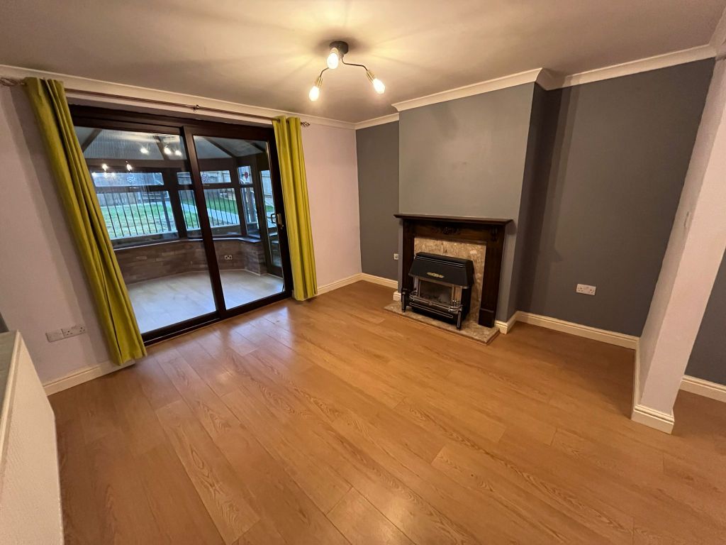 Property photo 3 of 17 Dining Room