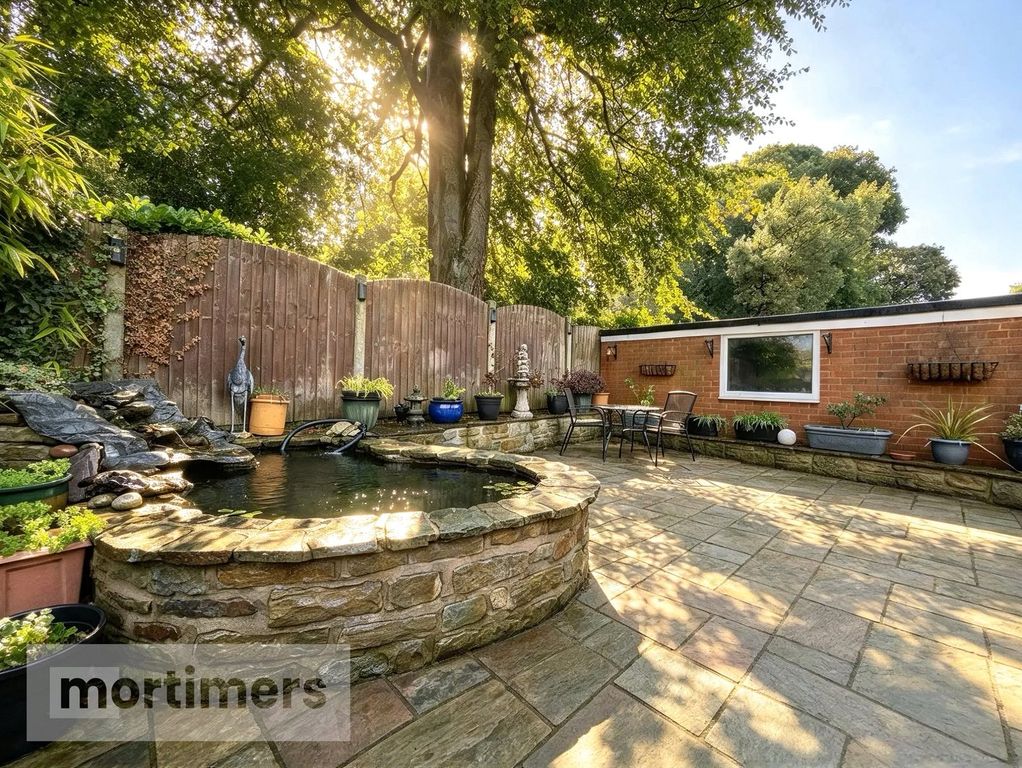 Property photo 3 of 18 Garden