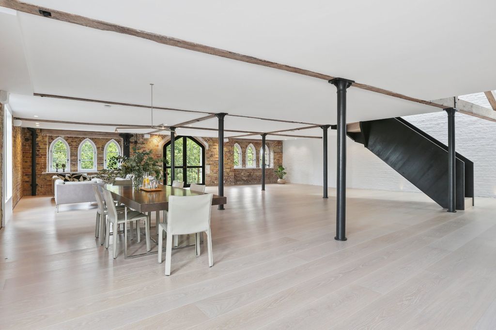 Property photo 3 of 38 Picture No. 04