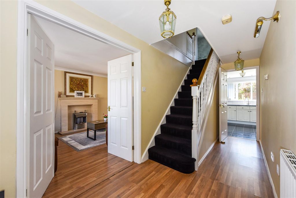Property photo 3 of 28 Entrance Hall.Jpg