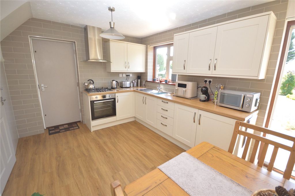 Property photo 2 of 13 Picture No. 27