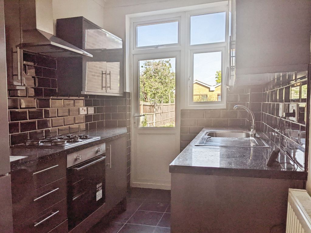 Property photo 3 of 8 Kitchen