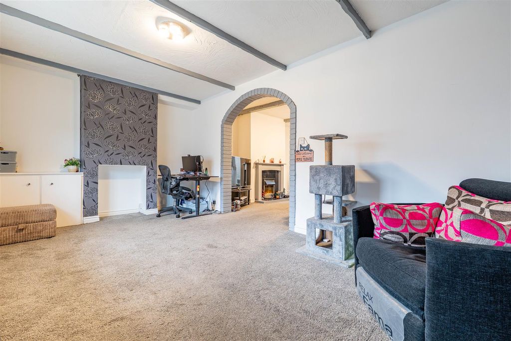 Property photo 2 of 18 Lounge