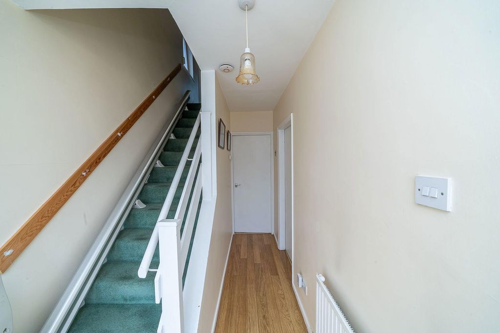 Property photo 3 of 27