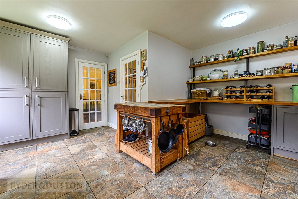 Property photo 3 of 25 Kitchen