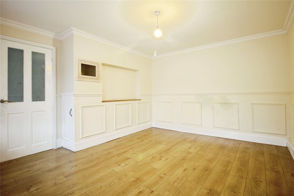 Property photo 2 of 12 Picture No. 15