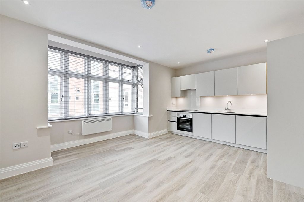 Property photo 1 of 7 Recpetion Room