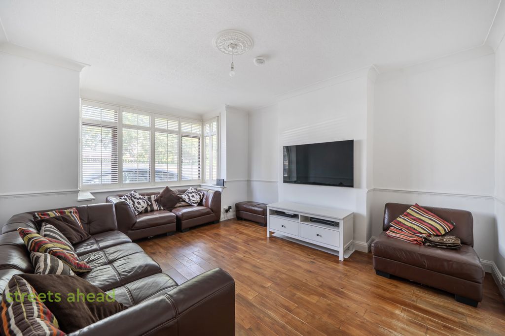 Property photo 2 of 24 c6c252Ca-73cd-439...