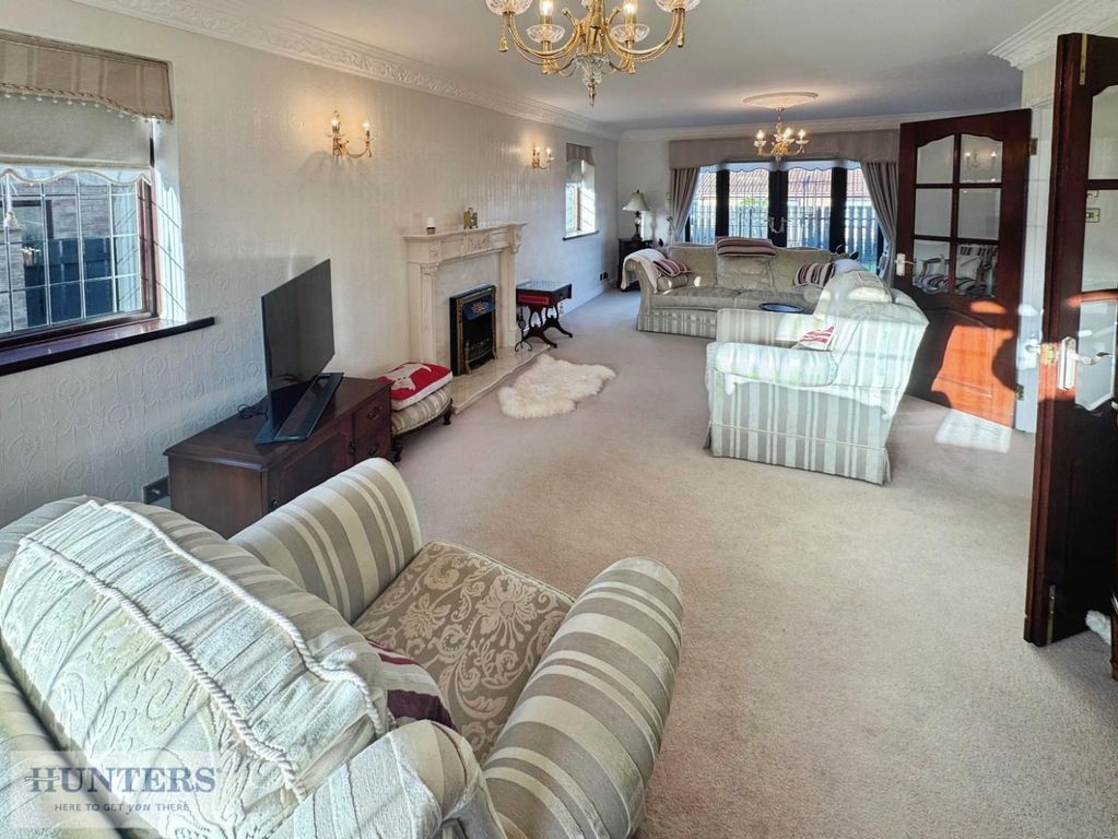 Property photo 2 of 21 Lounge