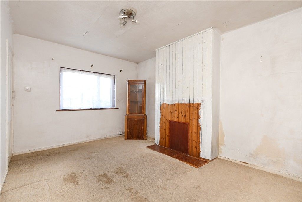 Property photo 2 of 15 Lounge