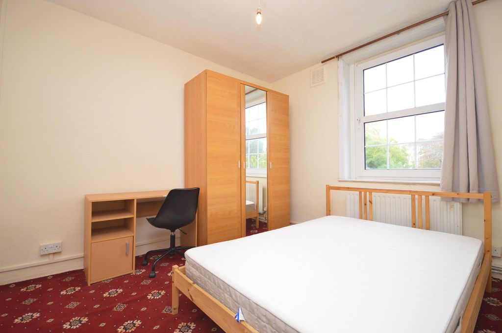 Property photo 1 of 4 Double Room To Rent In Shared Flat