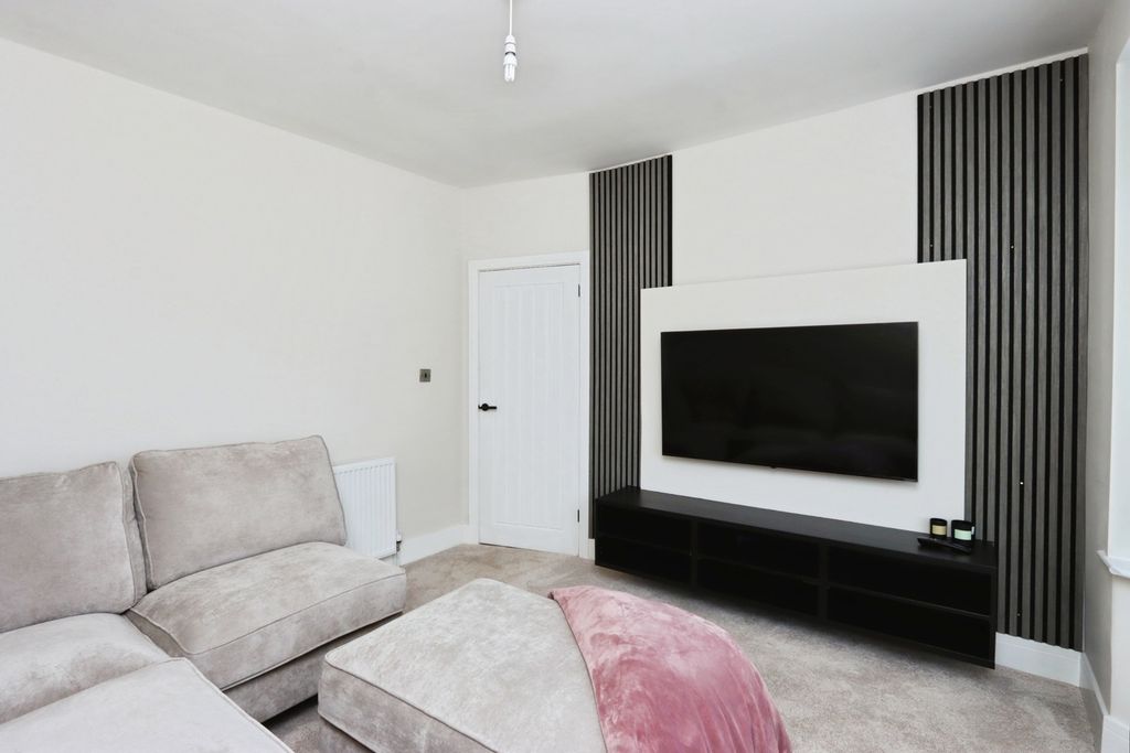 Property photo 3 of 20 Pbox-Img.Jpg