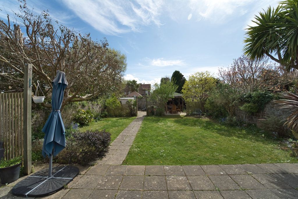 Property photo 2 of 43
