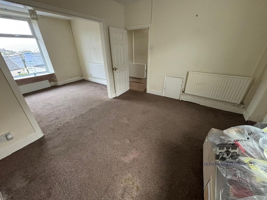 Property photo 2 of 11 Lounge