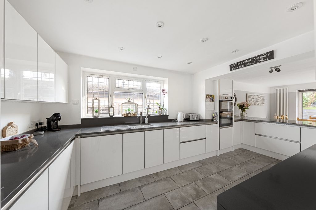 Property photo 3 of 27 5022363