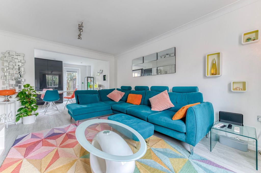 Property photo 3 of 18