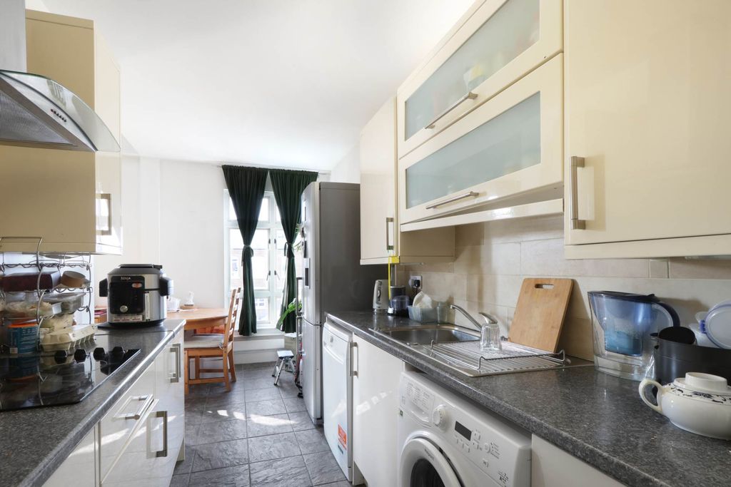 Property photo 3 of 28