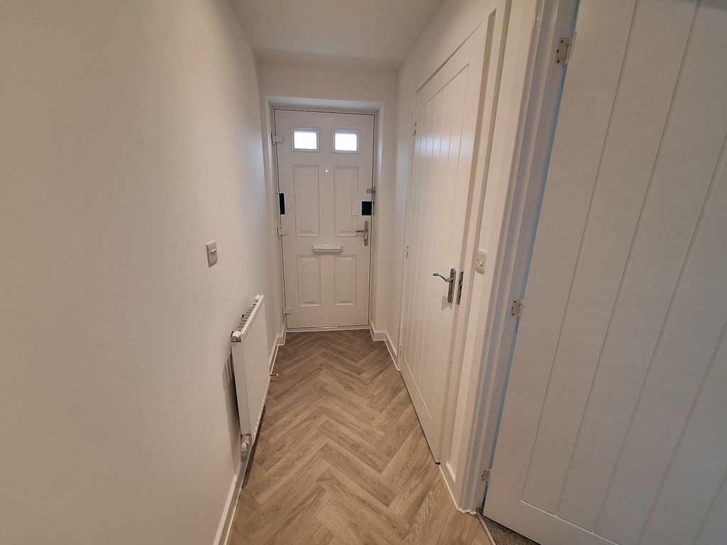 Property photo 3 of 9 Hall