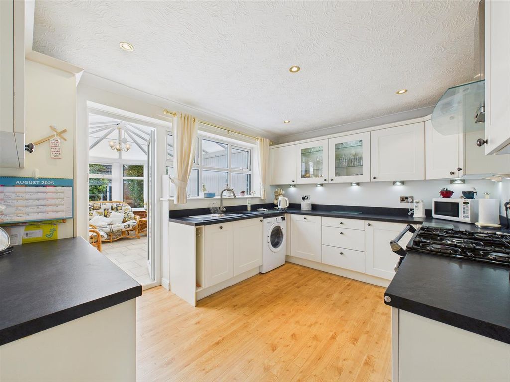 Property photo 2 of 16 Kitchen