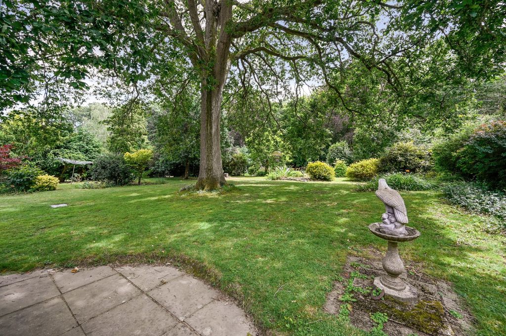 Property photo 2 of 23 Gardens