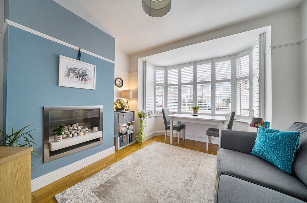 Property photo 2 of 17 1405396-12-698665...