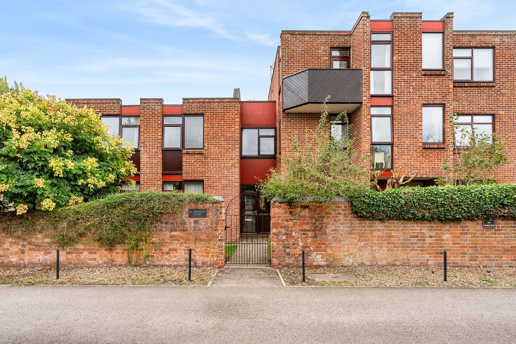 Property photo 1 of 11