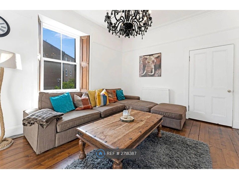 Property photo 3 of 34 Living Room