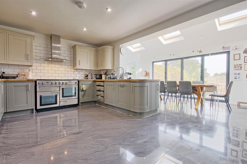 Property photo 2 of 37 Kitchen.Jpg