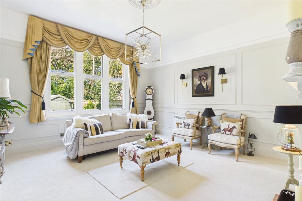 Property photo 2 of 16 Living Room